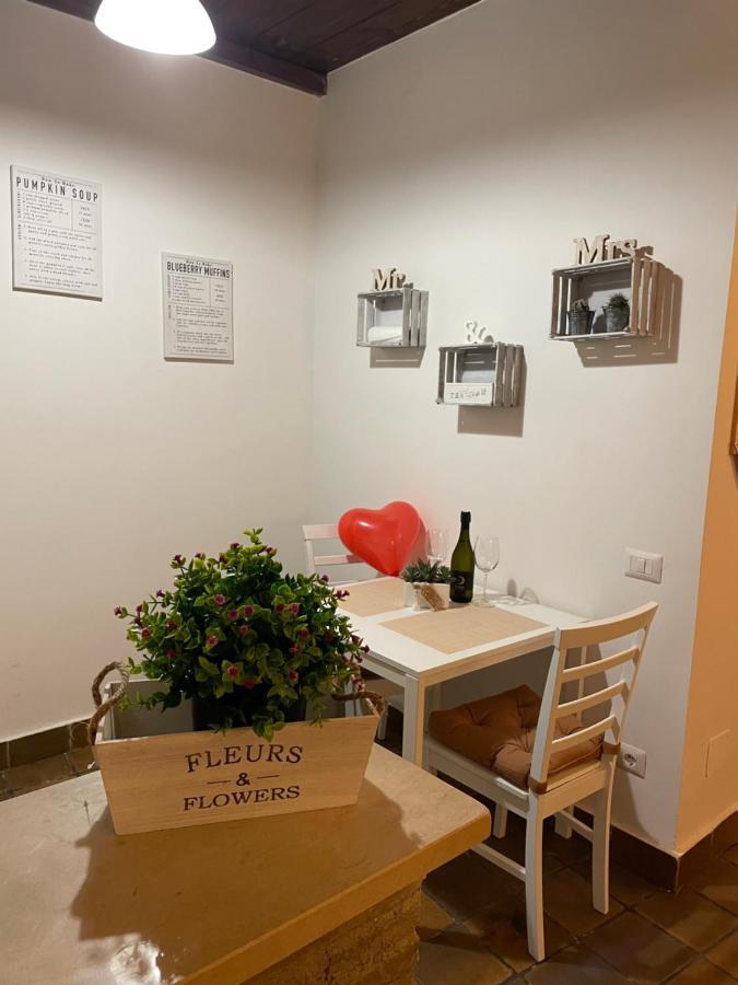 “La Casetta Nel Borgo” 체르베떼리 외부 사진